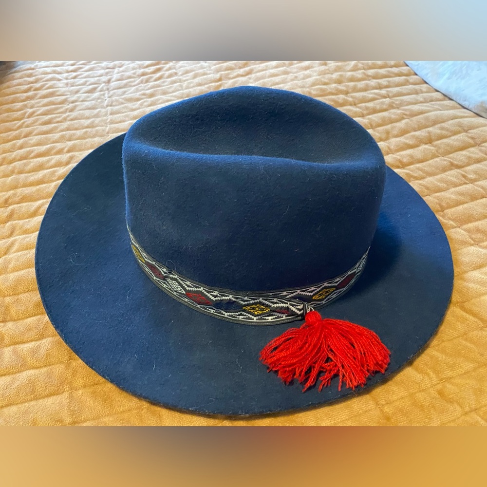 brim hat with tassel